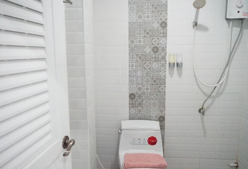 Отель Chaiyai River Front