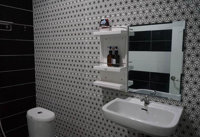 בית מלון כפרי Chaiyai River Front