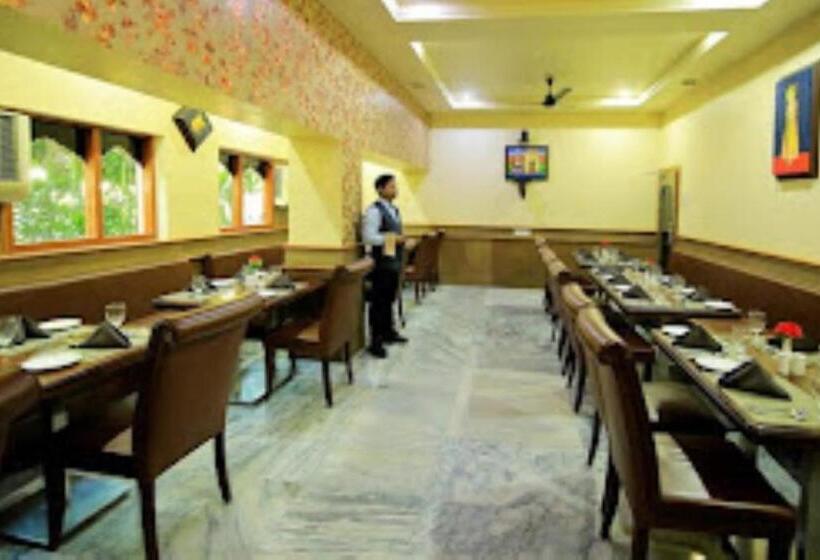 فندق Chandrawati Palace