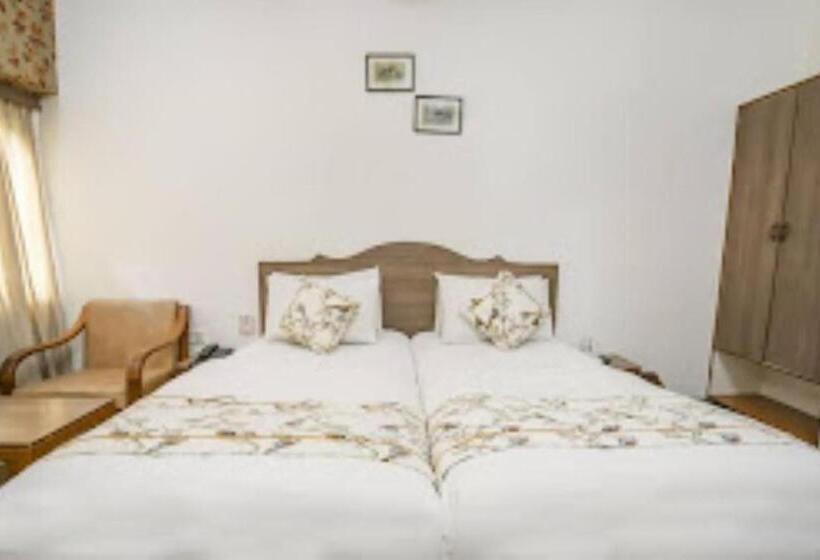 Отель Chandrawati Palace