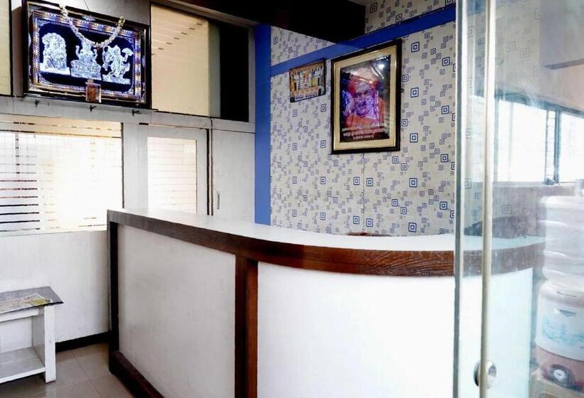 ホテル Spot On 41441 Chinthu Comforts