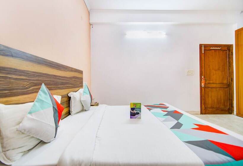 בית מלון כפרי Fabexpress Sky Residency