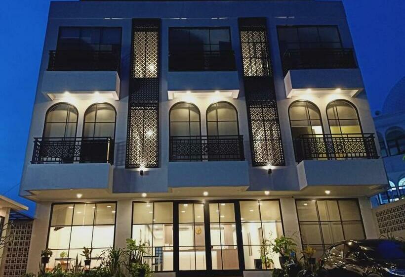 בית מלון כפרי Front One Residence Syariah Mampang