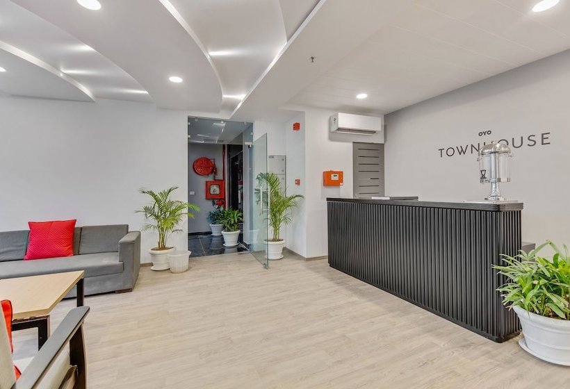 Отель Super Townhouse Sector 49 Near Logix City Centre