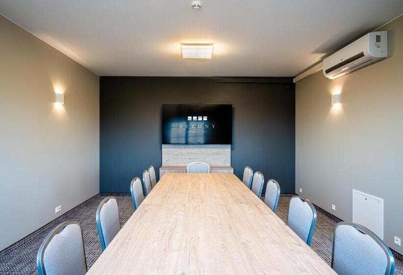 ホテル Sezony. Restauracja I