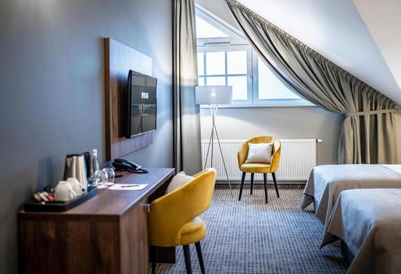 ホテル Sezony. Restauracja I