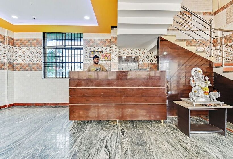 酒店 Spot On 46956 Kalparukshaa Lodge