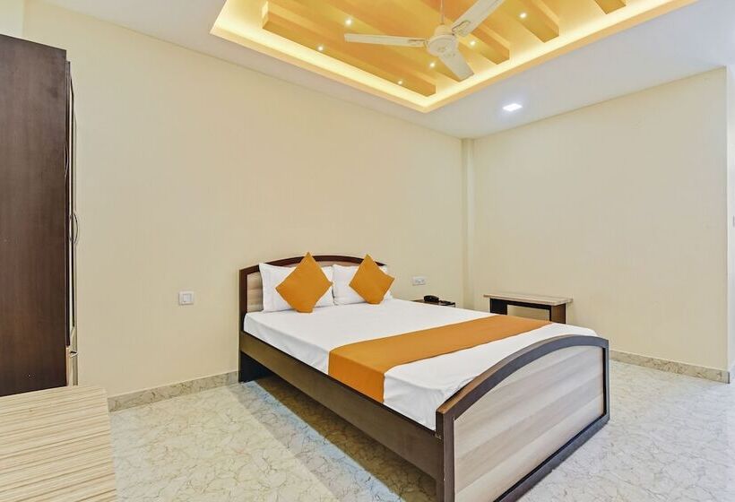 酒店 Spot On 46956 Kalparukshaa Lodge