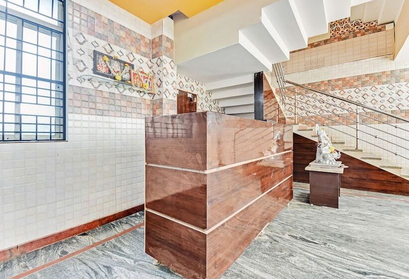 酒店 Spot On 46956 Kalparukshaa Lodge