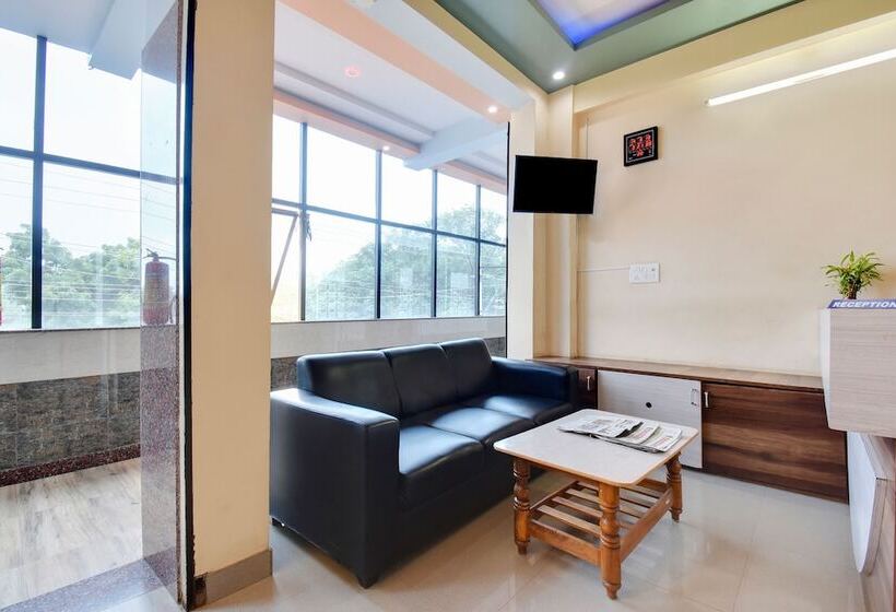 酒店 Spot On 48860 Anil Lodge