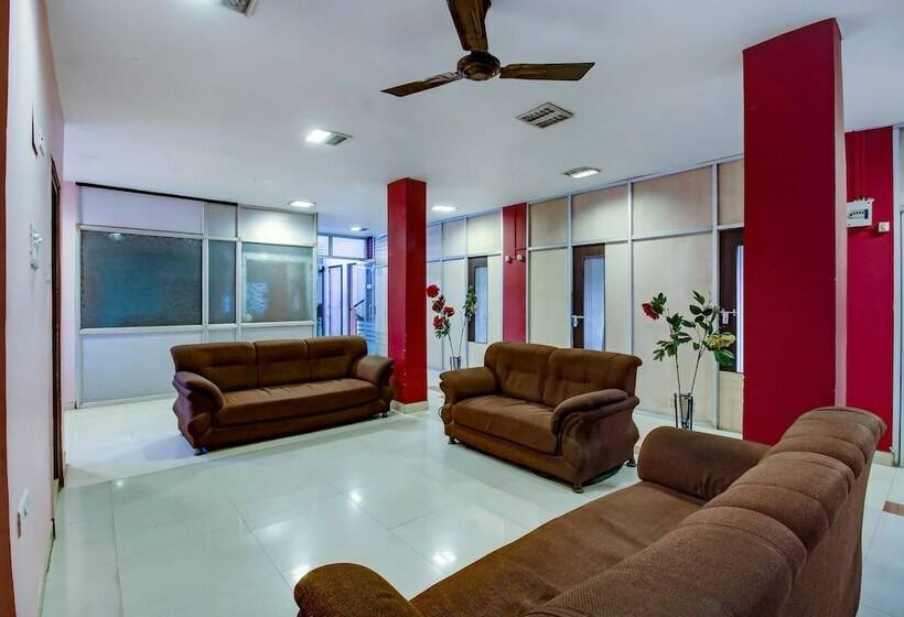 Spot On 60241 Hotel Hollywood