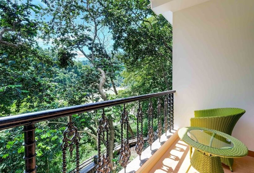 בית מלון כפרי Summit By The Ganges Beach Resort & Spa