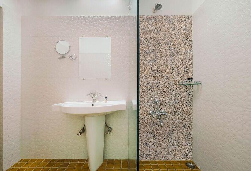 בית מלון כפרי Summit By The Ganges Beach Resort & Spa