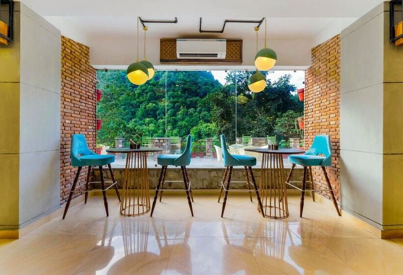 בית מלון כפרי Summit By The Ganges Beach Resort & Spa