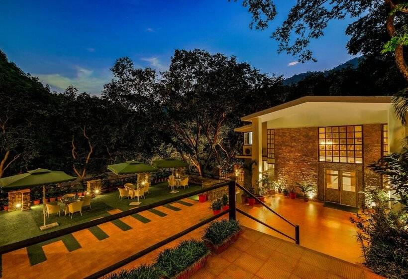 בית מלון כפרי Summit By The Ganges Beach Resort & Spa