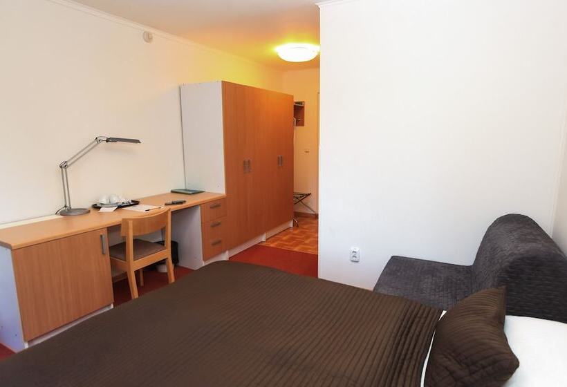 هتل Swedish Village