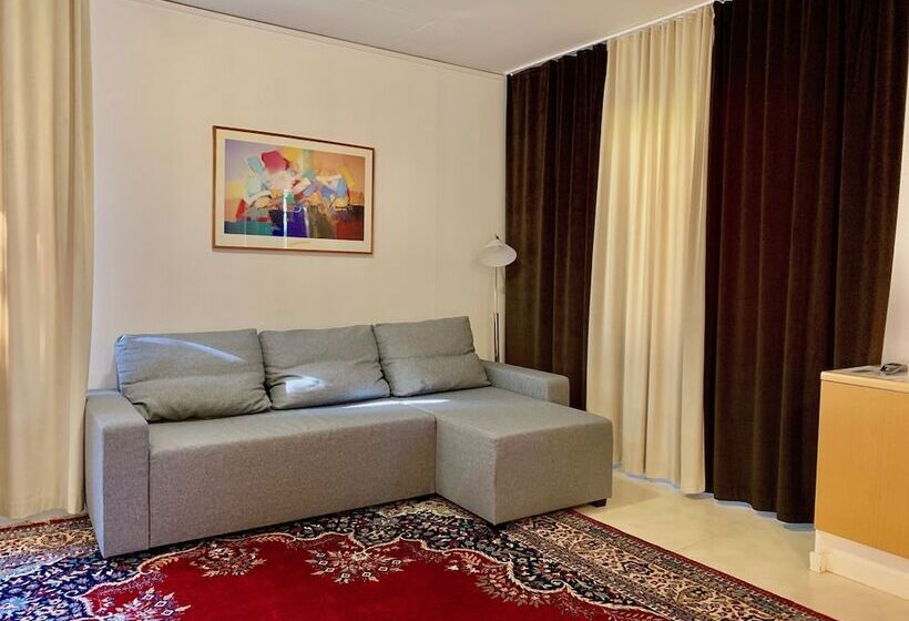 هتل Swedish Village