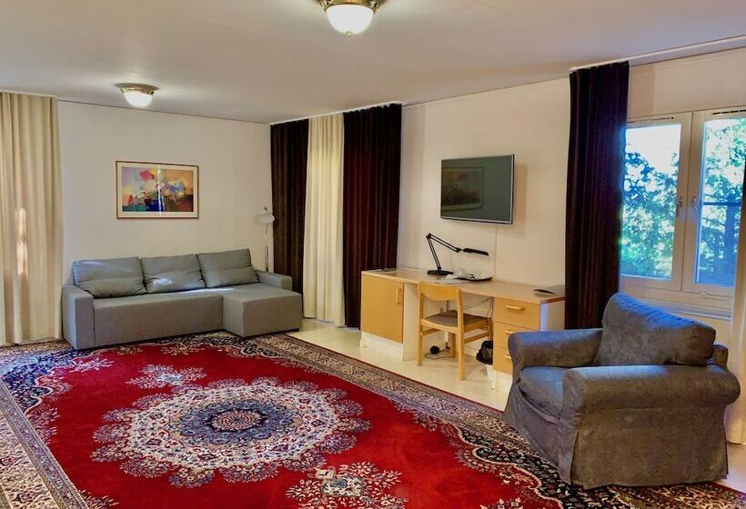 هتل Swedish Village