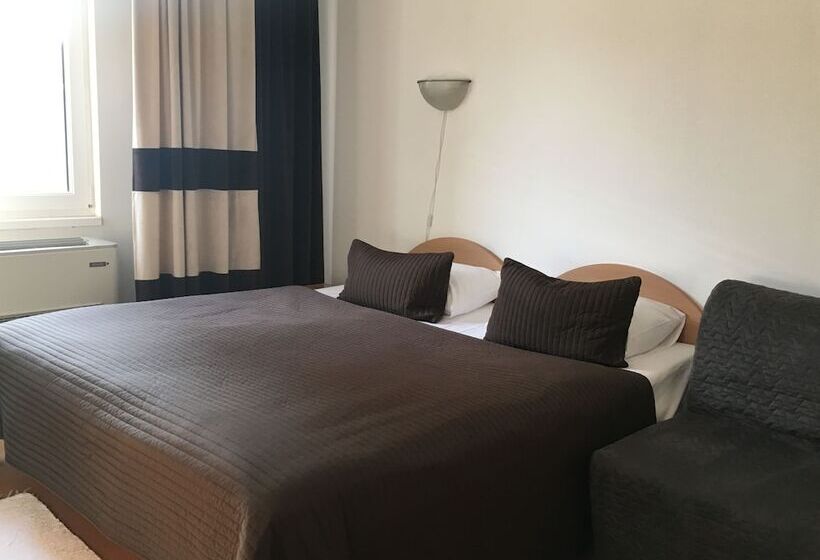 هتل Swedish Village