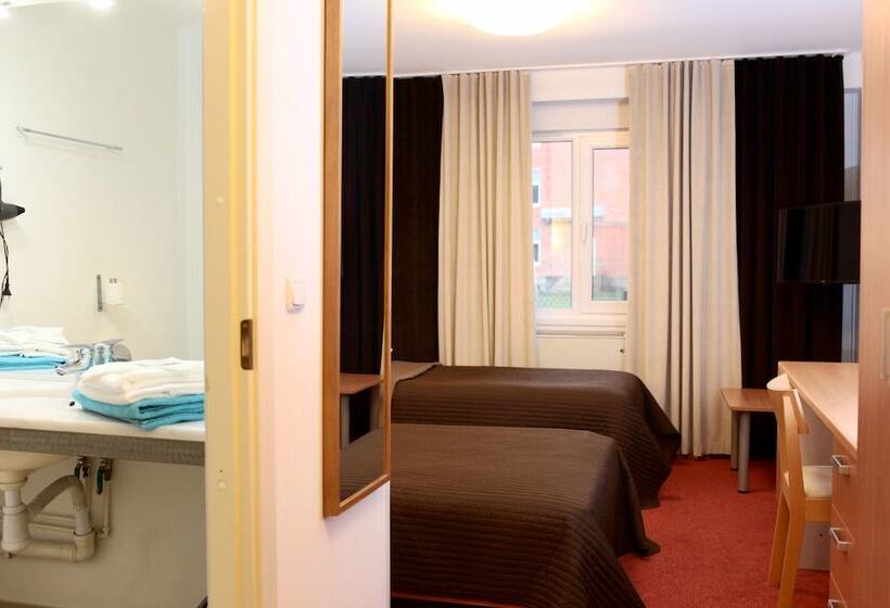 هتل Swedish Village