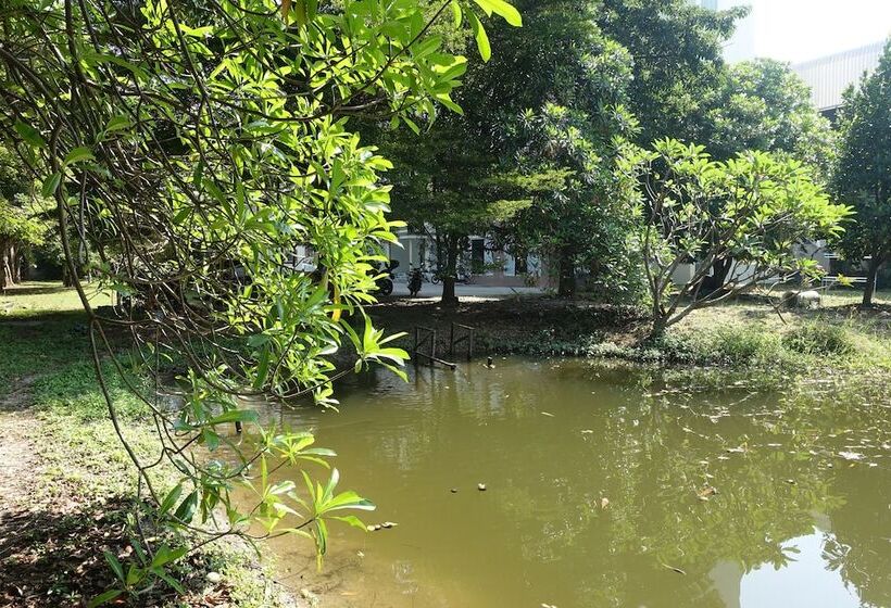 호텔 The Park Bangyai Residence