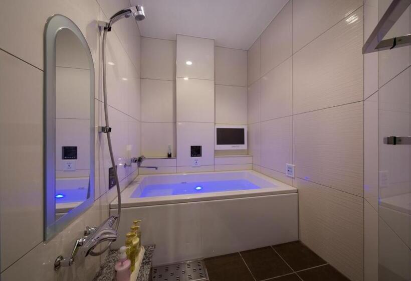 Jewel Hotel Luxury Modern