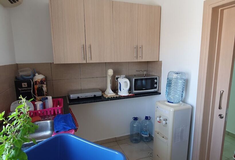 פנסיון Acticon Rooms Larnaca