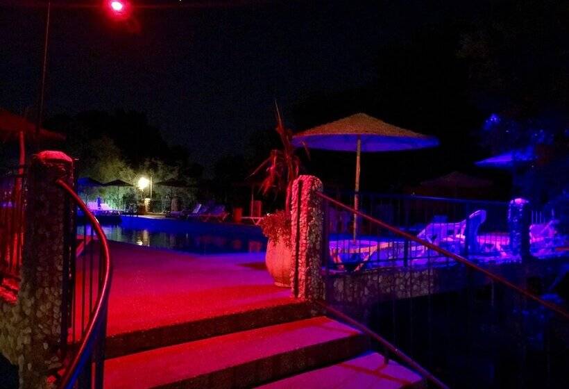 پانسیون Camping Hotel Le Calme