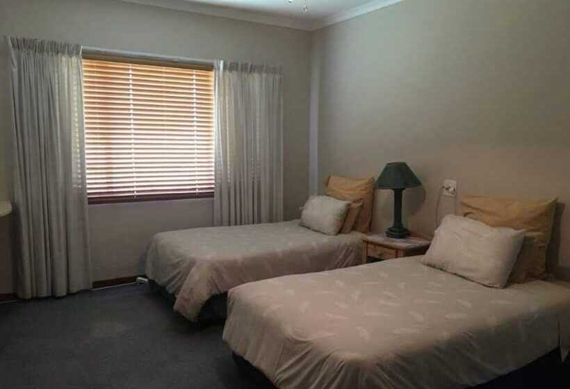 פנסיון Emoyeni Country Lodge