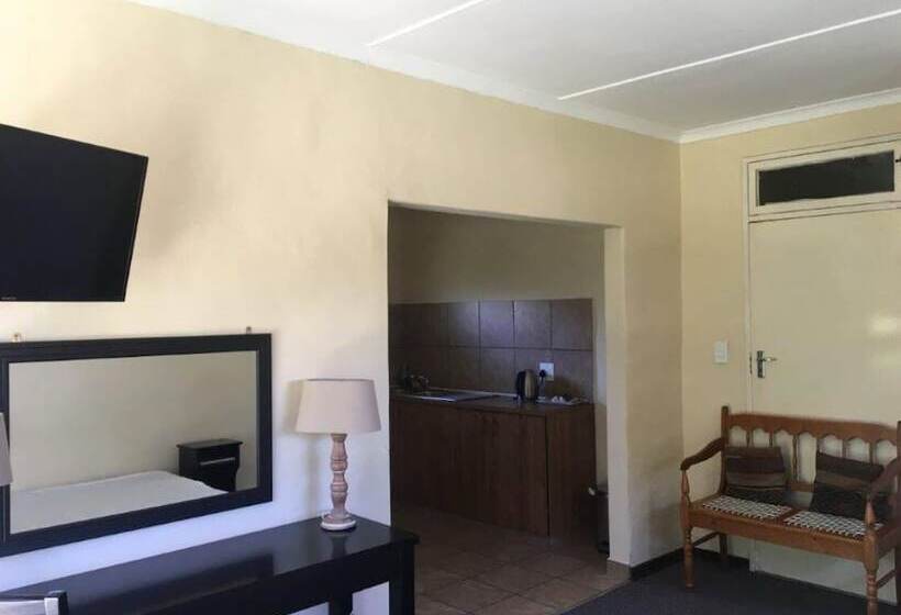 بنسيون Emoyeni Country Lodge