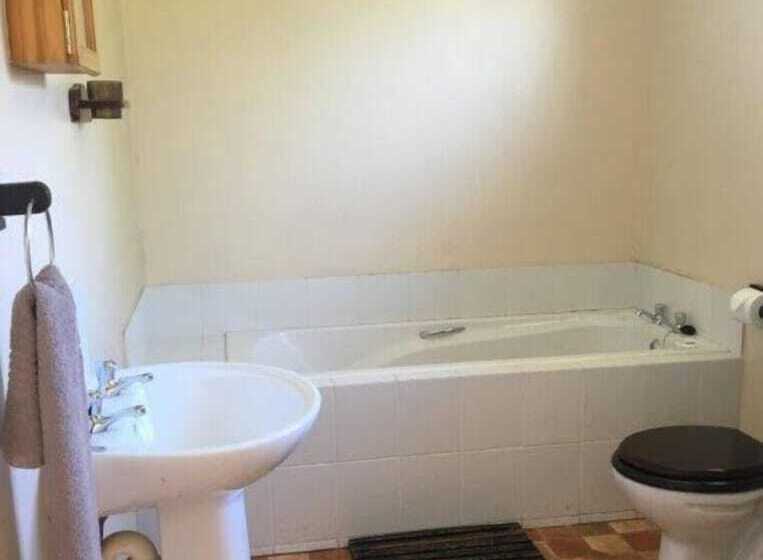 פנסיון Emoyeni Country Lodge