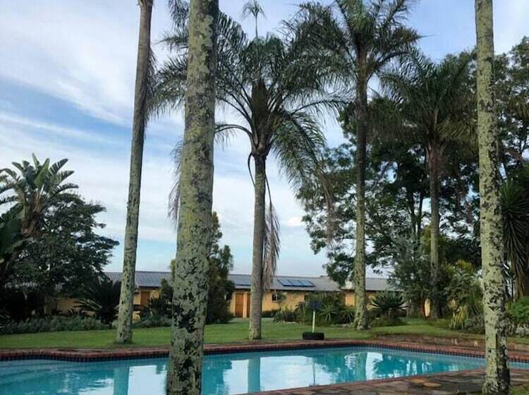 פנסיון Emoyeni Country Lodge