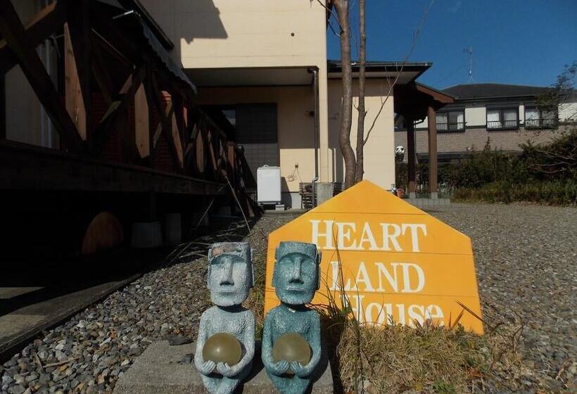 بنسيون Heartland House   Female Or Couple Only