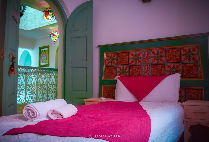 پانسیون Honeysunckle