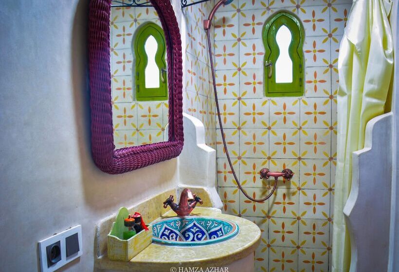 پانسیون Honeysunckle