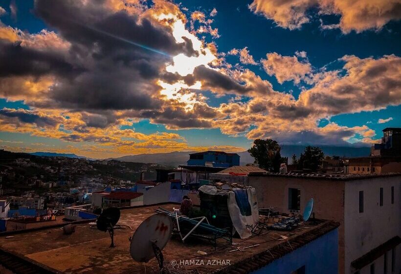 پانسیون Honeysunckle