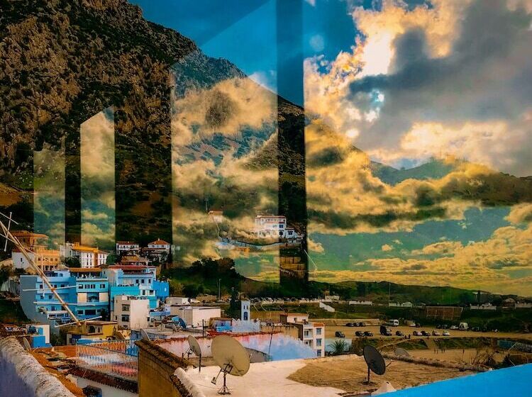 پانسیون Honeysunckle