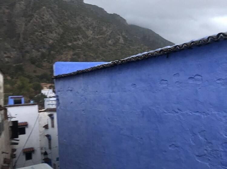 پانسیون Honeysunckle