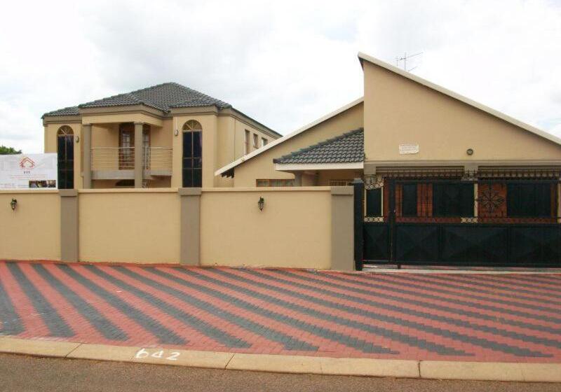 Пансион Koiketla Guesthouse