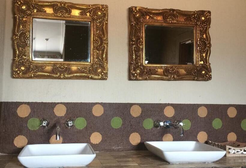 פנסיון Makgabeng Farm Lodge