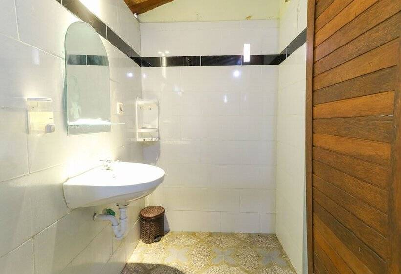 פנסיון Ratu Cottage