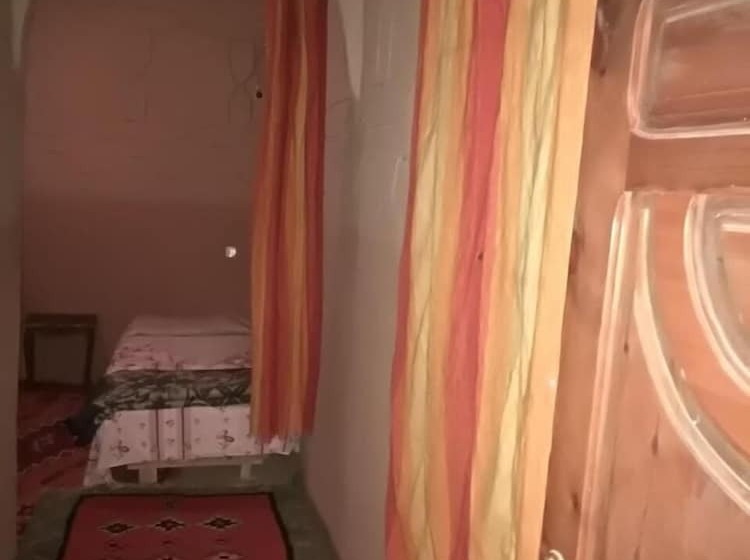 بنسيون Riad Berbèber Boutaghrar