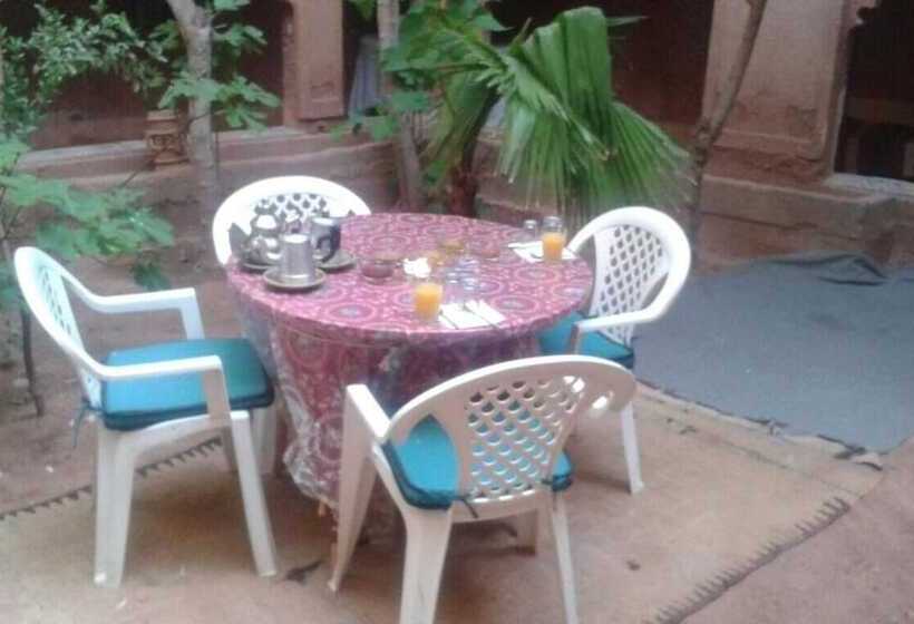 بنسيون Riad Berbèber Boutaghrar