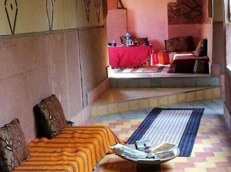 بنسيون Riad Berbèber Boutaghrar