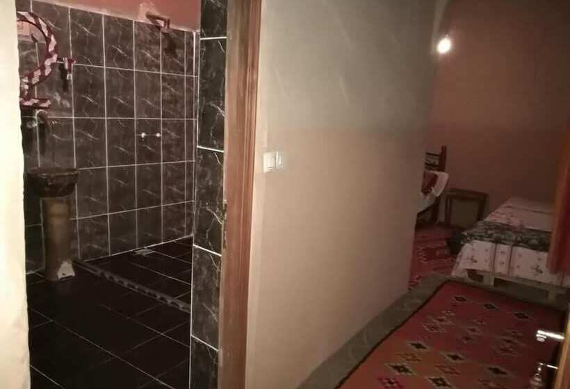 بنسيون Riad Berbèber Boutaghrar