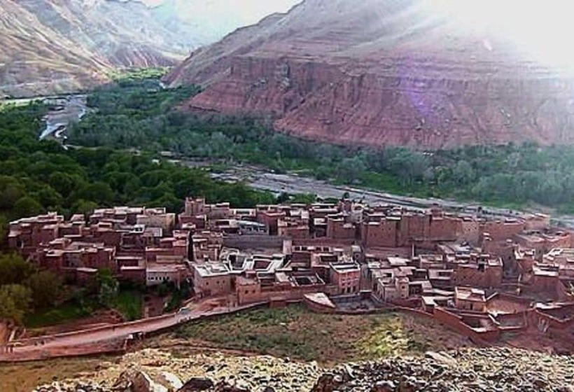 بنسيون Riad Berbèber Boutaghrar