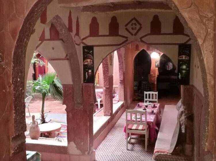 بنسيون Riad Berbèber Boutaghrar