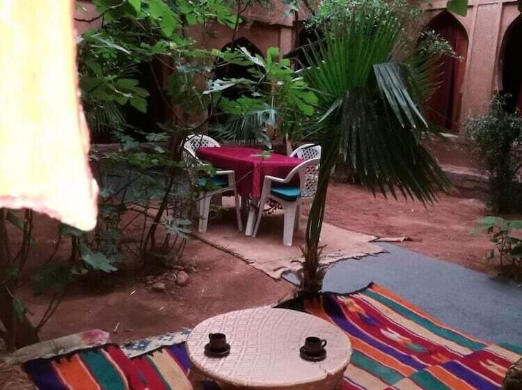 بنسيون Riad Berbèber Boutaghrar