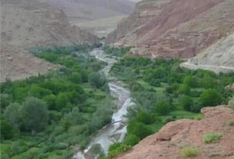 بنسيون Riad Berbèber Boutaghrar