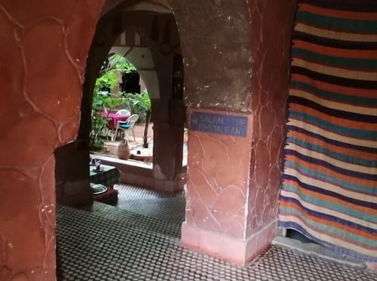 بنسيون Riad Berbèber Boutaghrar